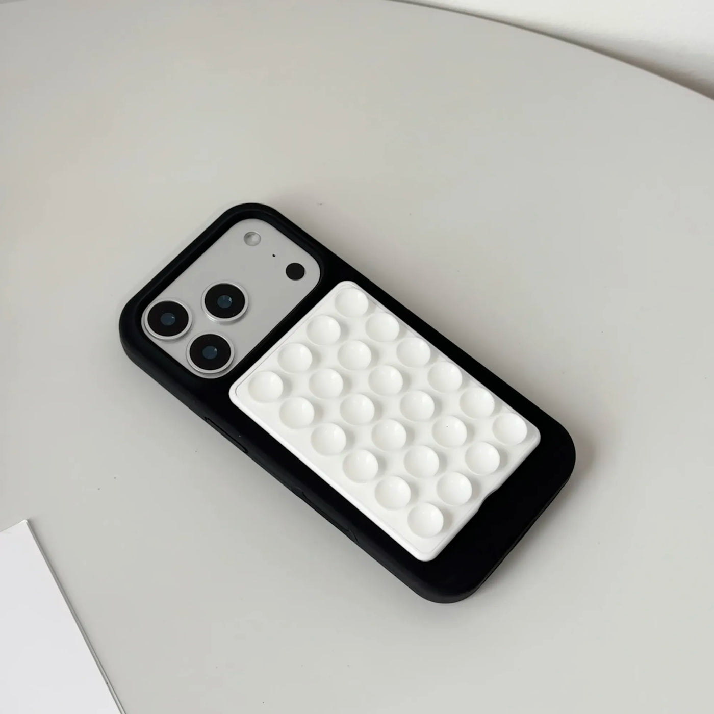 ZEZE white bubble suction phone case grip